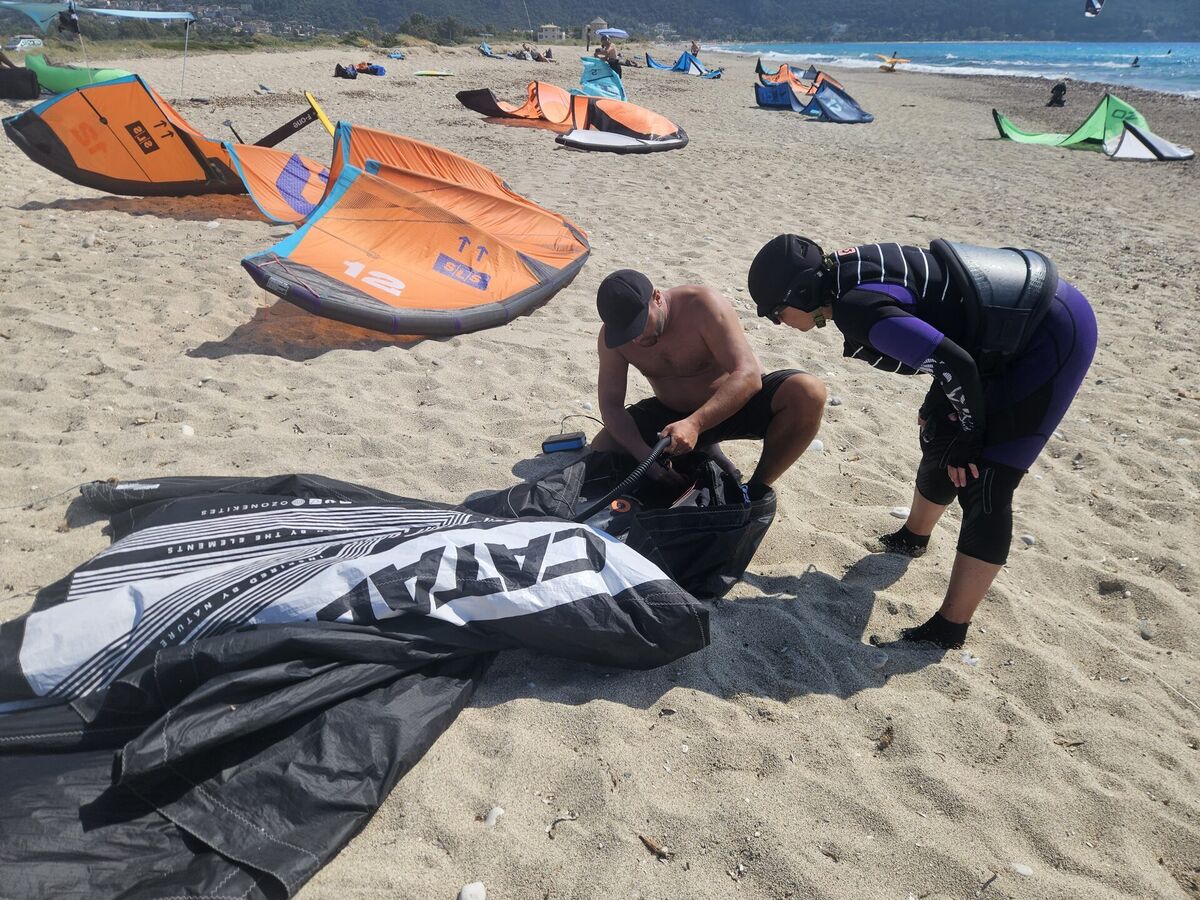 Kite coaching session on the beach